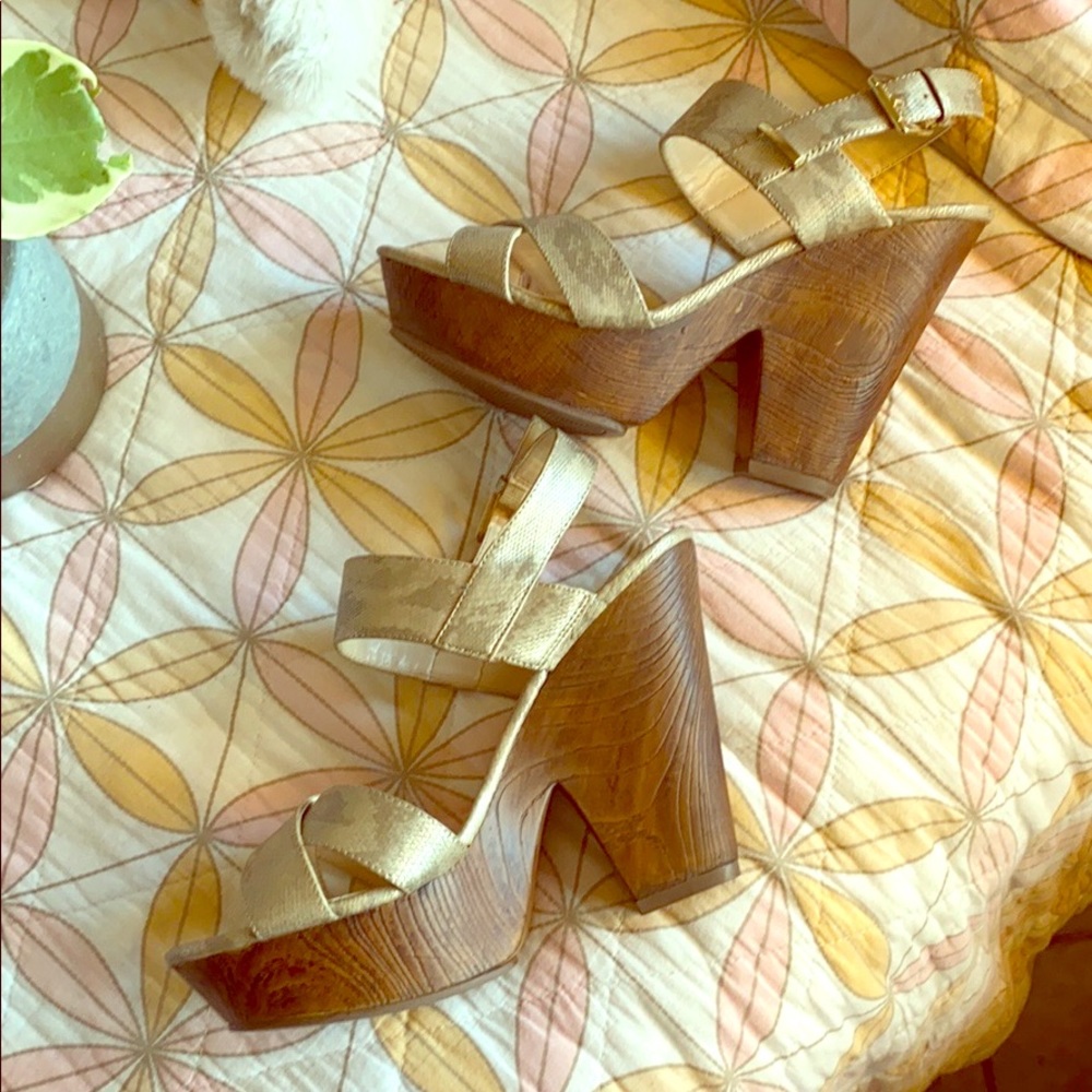 G by Guess 10W wedge heel LIKE NEW!!